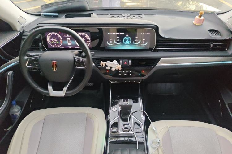 Used Hongqi HS5 2022 Facelifted Version 2.0T Smart Connect Flagship All-Wheel-Drive Edition Center Console