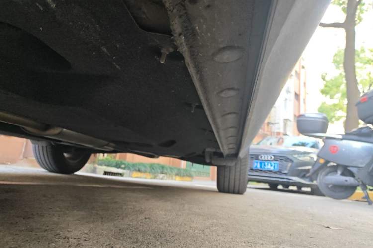Used Hongqi HS5 2022 Revised Version 2.0T Smart Connect Flagship Edition Chassis Front Left