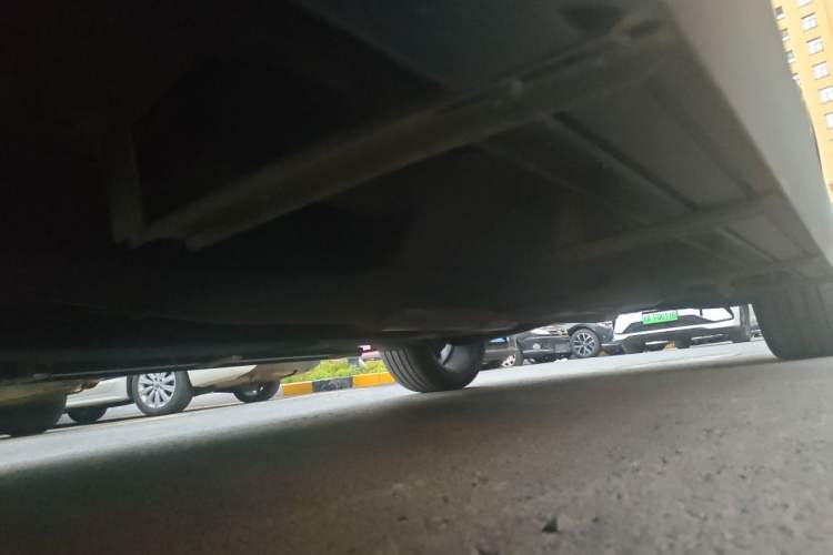 Used Hongqi HS5 2022 Facelifted Version 2.0T Smart Connect Flagship All-Wheel-Drive Edition Chassis Front Left