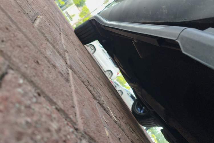 Used Hongqi HS5 2022 Facelifted Version 2.0T Smart Connect Flagship All-Wheel-Drive Edition Chassis Front Right