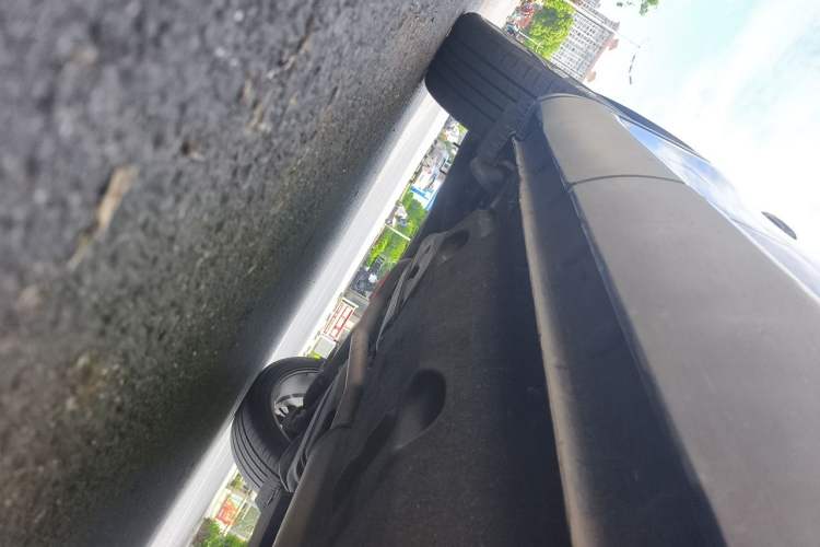 Used Hongqi HS5 2022 Facelifted Version 2.0T Smart Connect Flagship All-Wheel-Drive Edition Chassis Rear Right