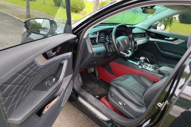 Used Hongqi HS5 2022 Facelifted Version 2.0T Smart Connect Flagship All-Wheel-Drive Edition Driver Seat