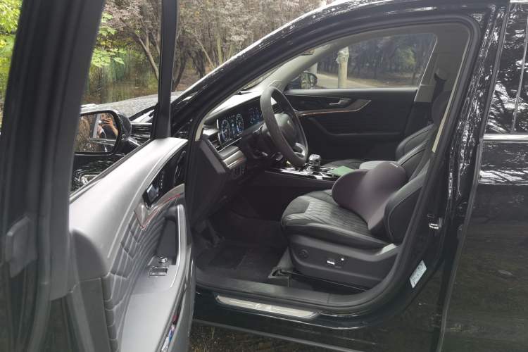 Used Hongqi HS5 2022 Facelifted Version 2.0T Smart Connect Flagship All-Wheel-Drive Edition Driver Seat
