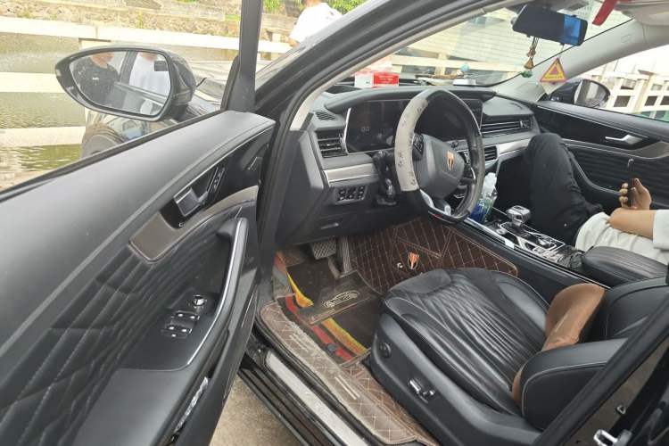 Used Hongqi HS5 2022 Revised Version 2.0T Smart Connect Flagship Edition Driver Seat