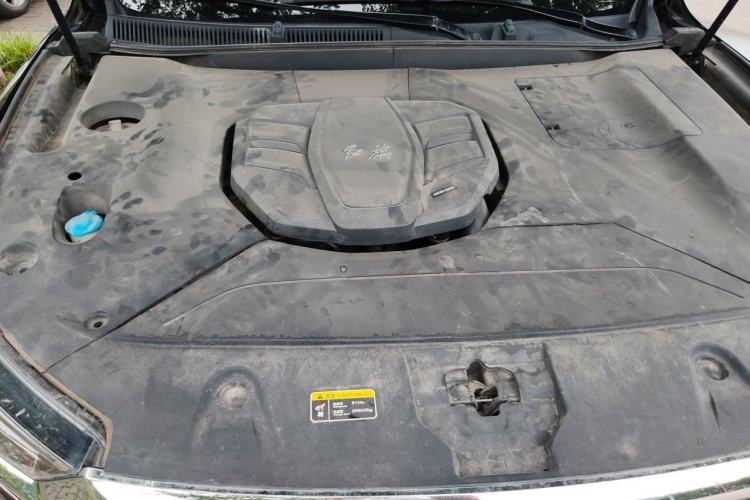 Used Hongqi HS5 2022 Facelifted Version 2.0T Smart Connect Flagship All-Wheel-Drive Edition Engine Bay