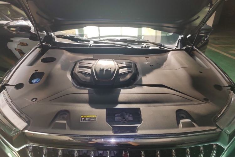 Used Hongqi HS5 2022 Facelifted Version 2.0T Smart Connect Flagship All-Wheel-Drive Edition Engine Bay