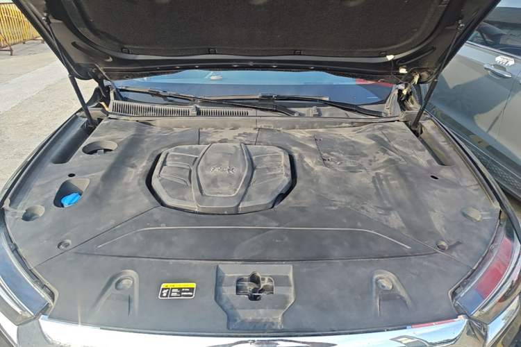 Used Hongqi HS5 2022 Facelifted Version 2.0T Smart Connect Flagship All-Wheel-Drive Edition Engine Bay