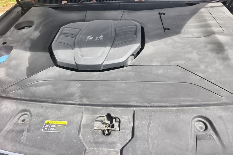 Used Hongqi HS5 2022 Facelifted Version 2.0T Smart Connect Flagship All-Wheel-Drive Edition Engine Bay