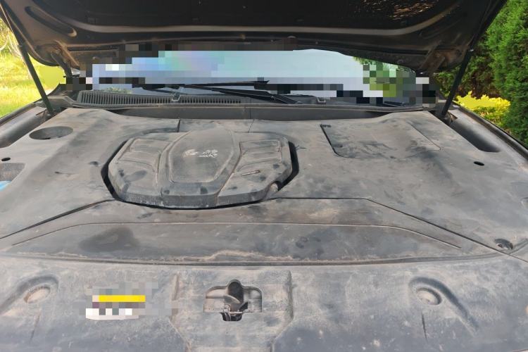 Used Hongqi HS5 2022 Facelifted Version 2.0T Smart Connect Flagship All-Wheel-Drive Edition Engine Bay