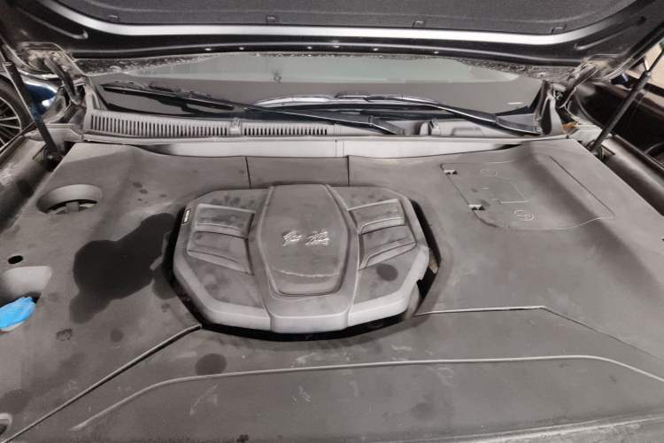 Used Hongqi HS5 2022 Revised Version 2.0T Smart Connect Flagship Edition Engine Bay