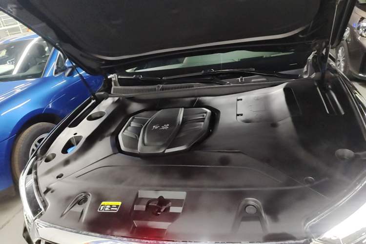 Used Hongqi HS5 2022 Revised Version 2.0T Smart Connect Flagship Edition Engine Bay