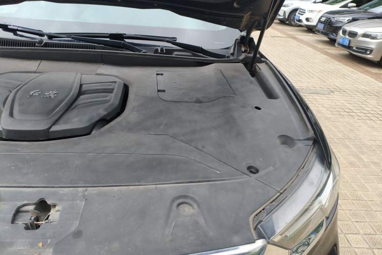 Used Hongqi HS5 2022 2.0T Smart Connect Flagship Edition Engine Bay Left