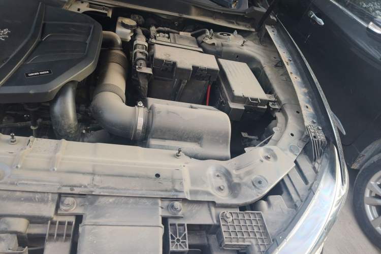 Used Hongqi HS5 2022 Facelifted Version 2.0T Smart Connect Flagship All-Wheel-Drive Edition Engine Bay Left