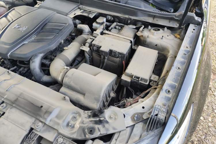 Used Hongqi HS5 2022 2.0T Smart Connect Flagship Edition Engine Bay Left