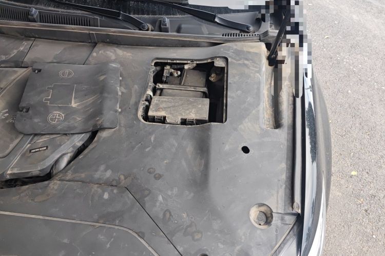 Used Hongqi HS5 2022 Revised Version 2.0T Smart Connect Flagship Edition Engine Bay Left