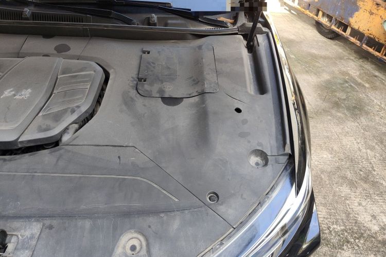 Used Hongqi HS5 2022 2.0T Smart Connect Flagship Edition Engine Bay Left