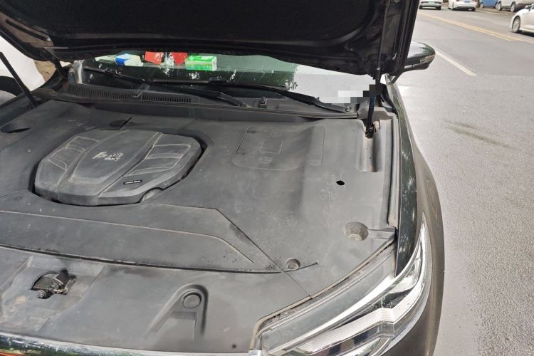 Used Hongqi HS5 2022 Facelifted Version 2.0T Smart Connect Flagship All-Wheel-Drive Edition Engine Bay Left