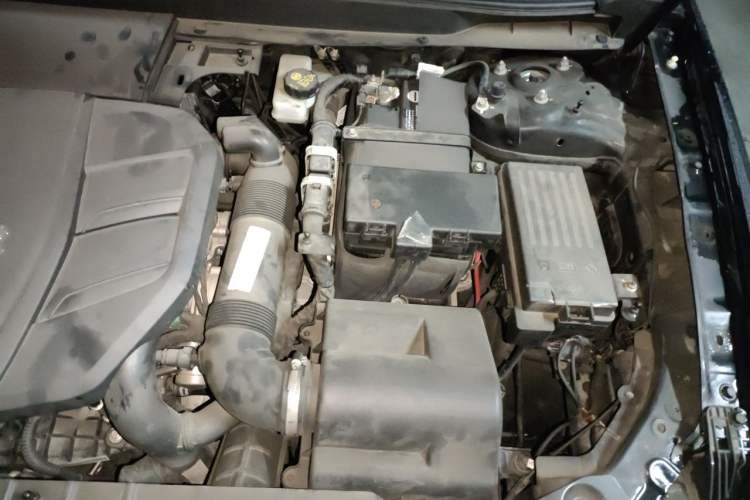 Used Hongqi HS5 2022 2.0T Smart Connect Flagship Edition Engine Bay Left