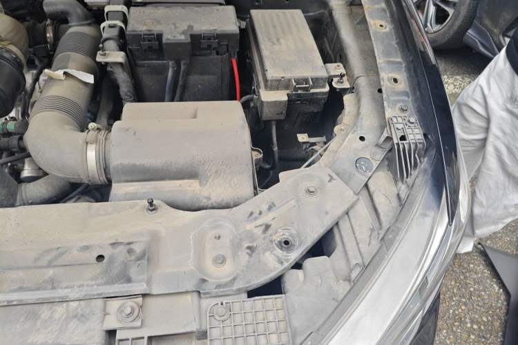 Used Hongqi HS5 2022 Revised Version 2.0T Smart Connect Flagship Edition Engine Bay Left