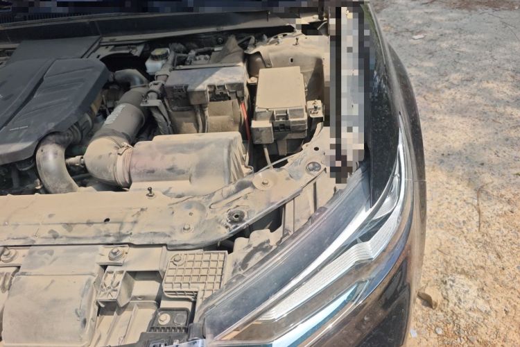 Used Hongqi HS5 2022 Revised Version 2.0T Smart Connect Flagship Edition Engine Bay Left