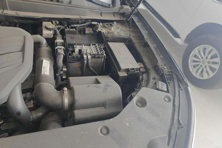 Used Hongqi HS5 2022 2.0T Smart Connect Flagship All-Wheel-Drive Version Engine Bay Left