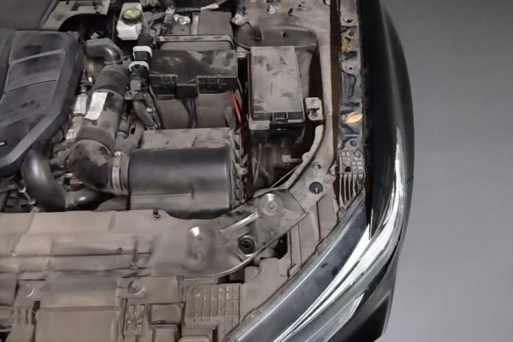 Used Hongqi HS5 2022 Revised Version 2.0T Smart Connect Flagship Edition Engine Bay Left