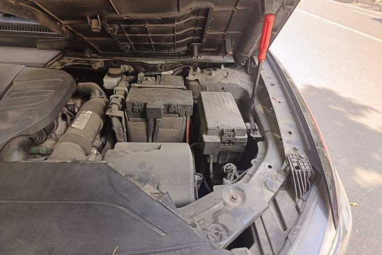 Used Hongqi HS5 2022 Facelifted Version 2.0T Smart Connect Flagship All-Wheel-Drive Edition Engine Bay Left
