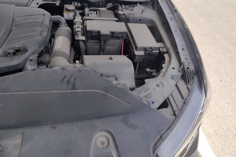 Used Hongqi HS5 2022 2.0T Smart Connect Flagship All-Wheel-Drive Version Engine Bay Left