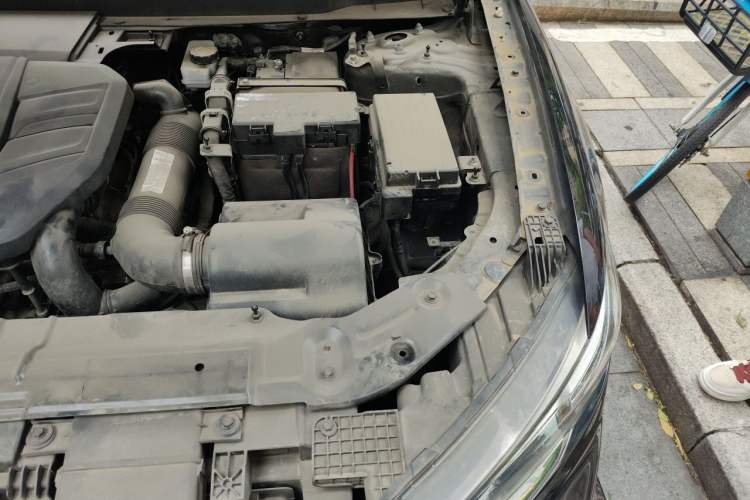 Used Hongqi HS5 2022 Revised Version 2.0T Smart Connect Flagship Edition Engine Bay Left
