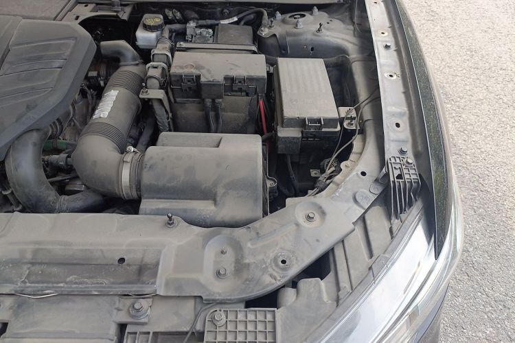 Used Hongqi HS5 2022 Revised Version 2.0T Smart Connect Flagship Edition Engine Bay Left