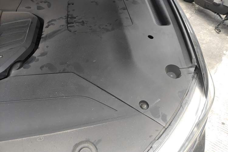 Used Hongqi HS5 2022 2.0T Smart Connect Flagship Edition Engine Bay Left
