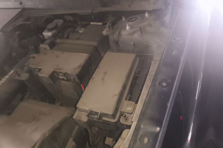 Used Hongqi HS5 2022 Facelifted Version 2.0T Smart Connect Flagship All-Wheel-Drive Edition Engine Bay Left