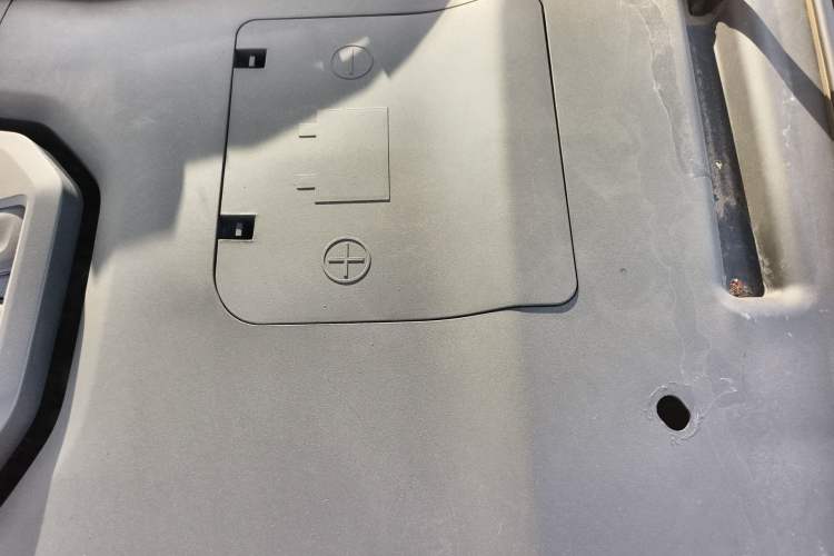 Used Hongqi HS5 2022 2.0T Smart Connect Flagship Edition Engine Bay Left