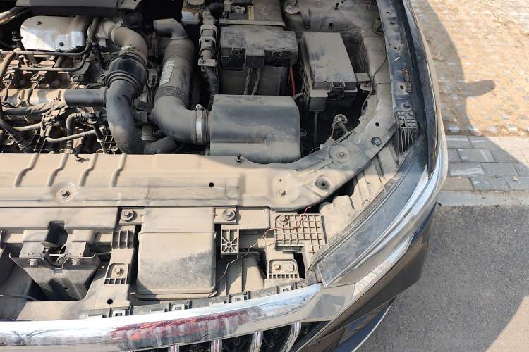 Used Hongqi HS5 2022 2.0T Smart Connect Flagship Edition Engine Bay Left