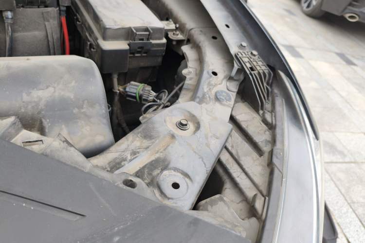 Used Hongqi HS5 2022 Revised Version 2.0T Smart Connect Flagship Edition Engine Bay Left