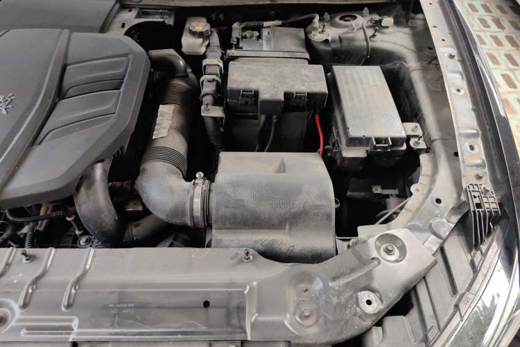 Used Hongqi HS5 2022 2.0T Smart Connect Flagship All-Wheel-Drive Version Engine Bay Left