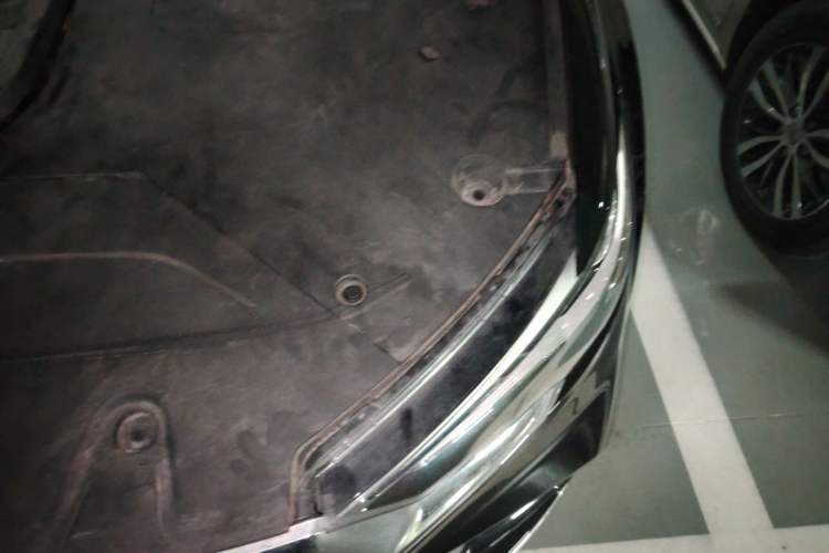 Used Hongqi HS5 2022 2.0T Smart Connect Flagship All-Wheel-Drive Version Engine Bay Left