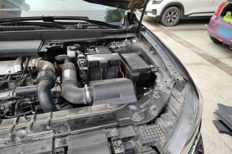 Used Hongqi HS5 2022 2.0T Smart Connect Flagship All-Wheel-Drive Version Engine Bay Left