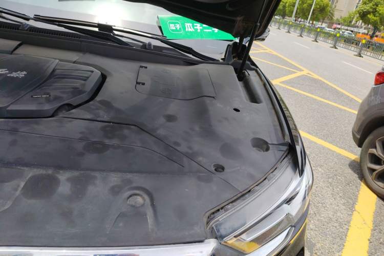 Used Hongqi HS5 2022 2.0T Smart Connect Flagship Edition Engine Bay Left