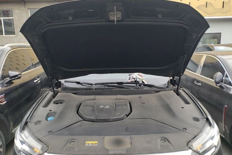Used Hongqi HS5 2022 Facelifted Version 2.0T Smart Connect Flagship All-Wheel-Drive Edition Engine Bay