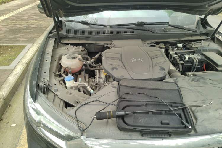 Used Hongqi HS5 2022 Facelifted Version 2.0T Smart Connect Flagship All-Wheel-Drive Edition Engine Bay Right