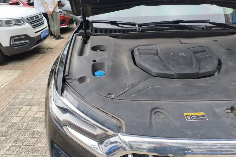 Used Hongqi HS5 2022 2.0T Smart Connect Flagship Edition Engine Bay Right