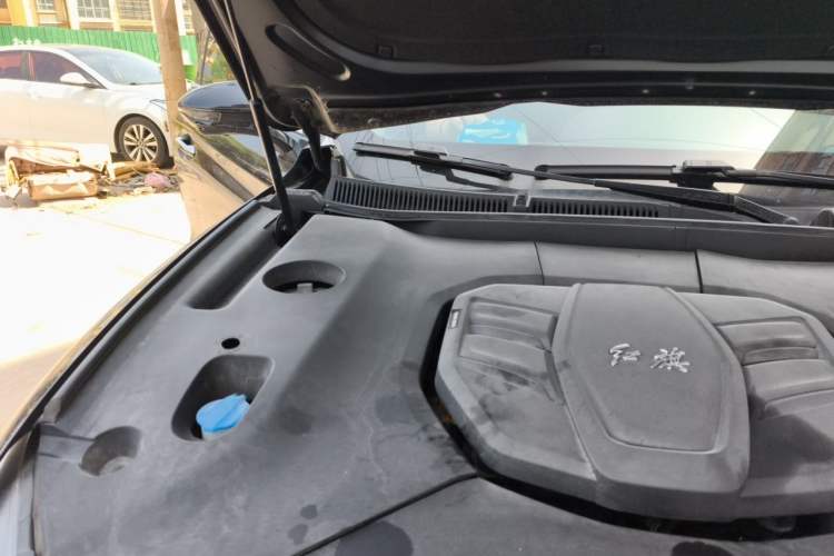Used Hongqi HS5 2022 Revised Version 2.0T Smart Connect Flagship Edition Engine Bay Right
