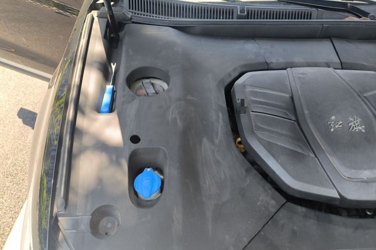 Used Hongqi HS5 2022 Revised Version 2.0T Smart Connect Flagship Edition Engine Bay Right
