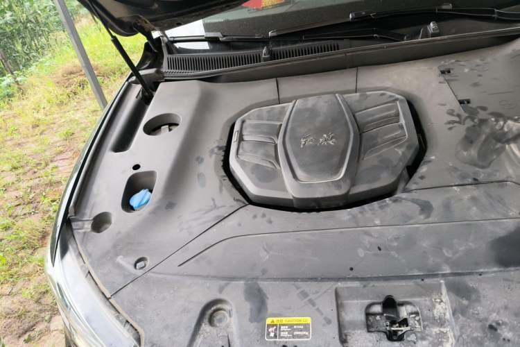Used Hongqi HS5 2022 Facelifted Version 2.0T Smart Connect Flagship All-Wheel-Drive Edition Engine Bay Right