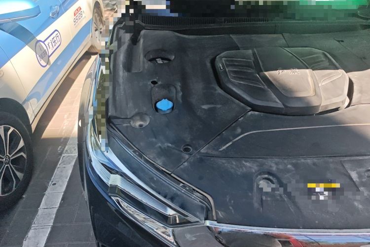 Used Hongqi HS5 2022 Facelifted Version 2.0T Smart Connect Flagship All-Wheel-Drive Edition Engine Bay Right