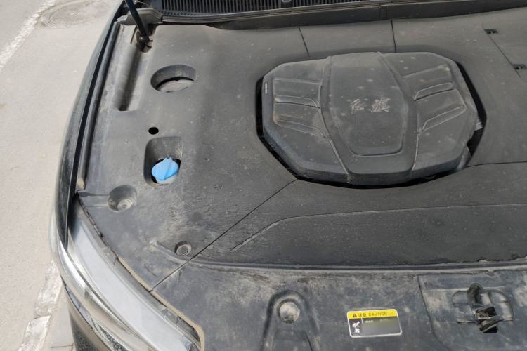 Used Hongqi HS5 2022 2.0T Smart Connect Flagship All-Wheel-Drive Version Engine Bay Right