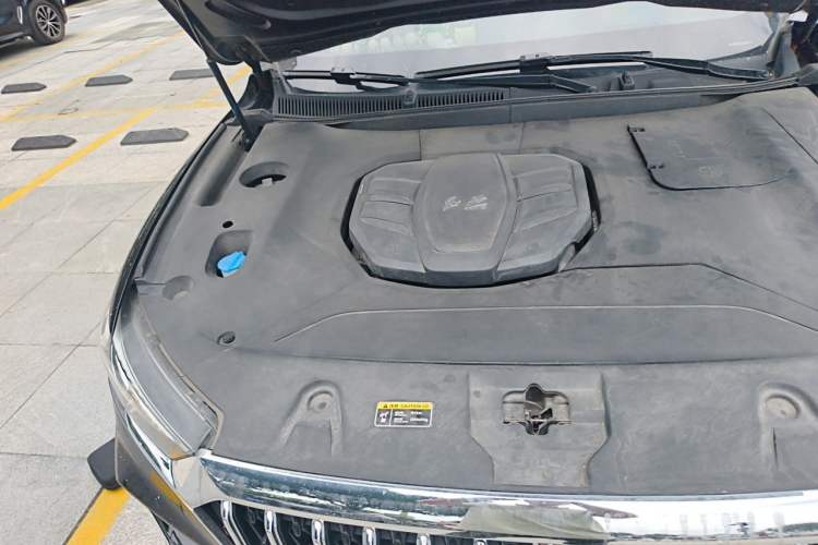 Used Hongqi HS5 2022 2.0T Smart Connect Flagship Edition Engine Bay Right