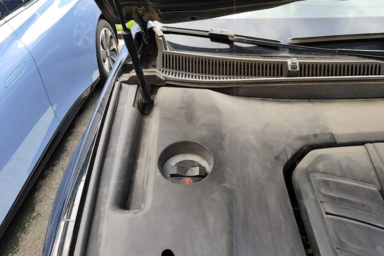 Used Hongqi HS5 2022 2.0T Smart Connect Flagship Edition Engine Bay Right
