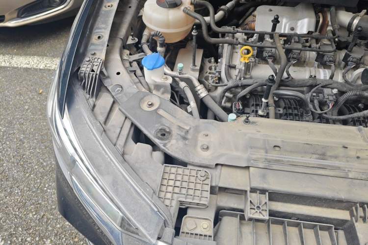 Used Hongqi HS5 2022 Revised Version 2.0T Smart Connect Flagship Edition Engine Bay Right